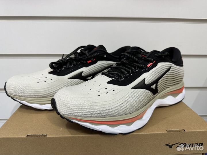 Кроссовки беговые Mizuno Wave Sky 5 EU41,42.5