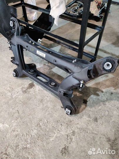 Задний подрамник на Мерседес W212-6.3AMG