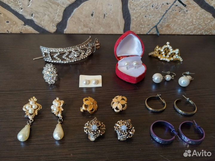 Бижутерия и коробочки к ней