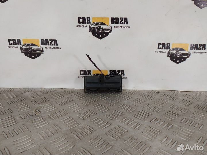 Кнопка открывания багажника