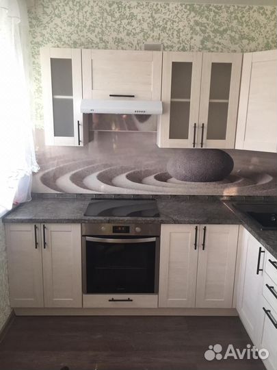 Кухня угловая белая