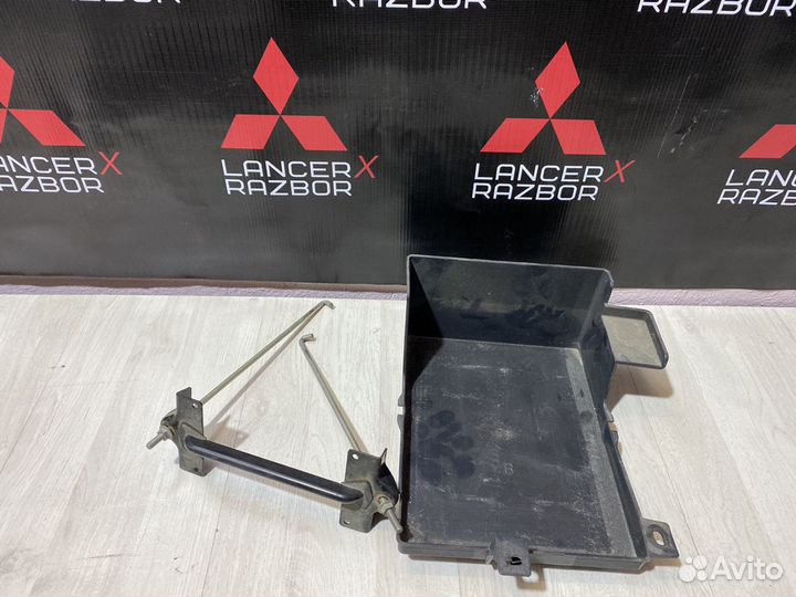 Крепление Аккумулятора лансер 10 Lancer X