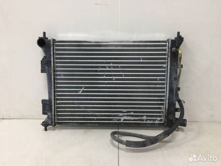 Радиатор охлаждения двигателя Hyundai Solaris 2010