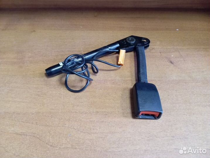 Преднатяжитель ремня безопасности передний левый