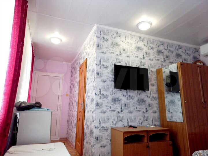 Комната 45 м² в 5-к., 1/2 эт.