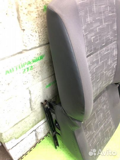 Сиденье переднее Renault Logan седан K7JA710 2011