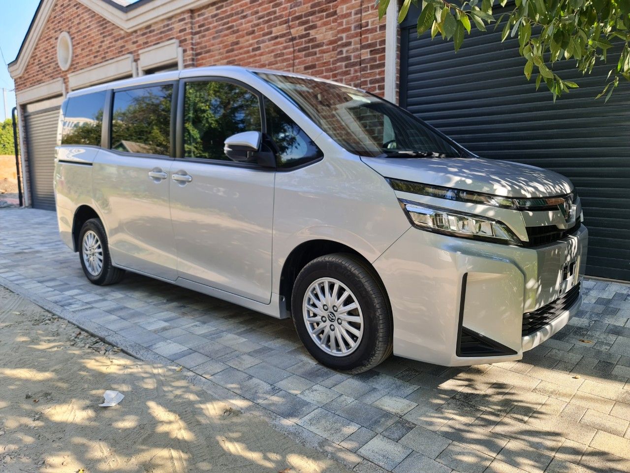Toyota Voxy: фото владельца