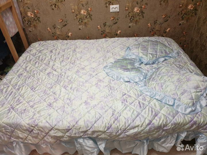 Покрывало с подушками