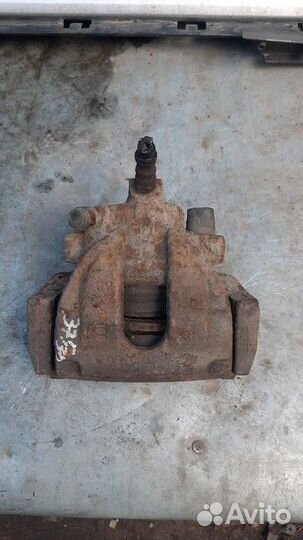 Суппорт тормозной задний правый Volvo S80