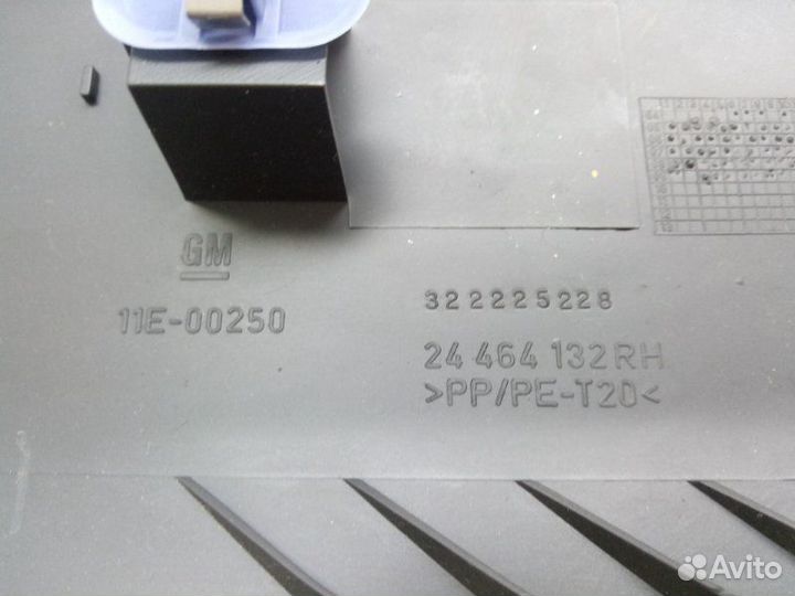 Обшивка двери багажника правая Opel Astra H Gtc