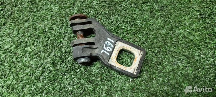 Кронштейн крепления фары Audi Q5