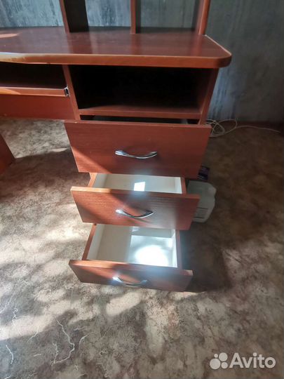 Компьютерный стол