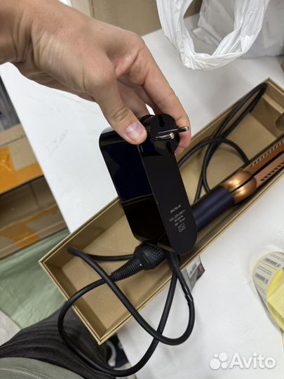 Впрямитель волос Dyson HT01