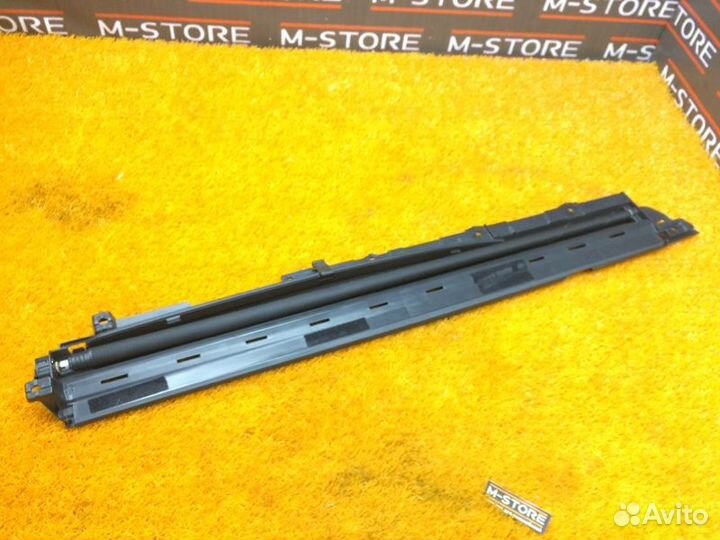 Шторка двери задняя левая Mercedes-Benz E-Class