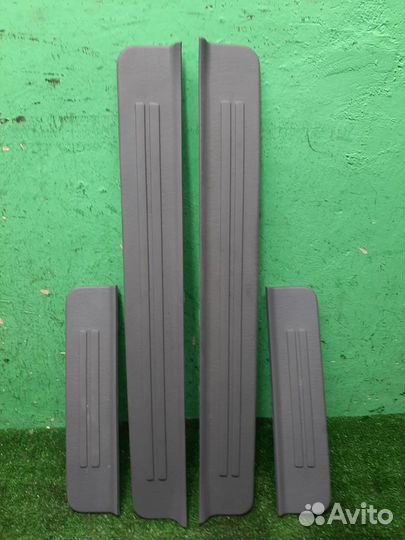 Накладка порога внутри Hyundai Matrix 2004