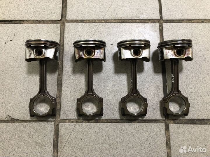 Шатун с поршнем Nissan X Trail T32 QR25 2.5