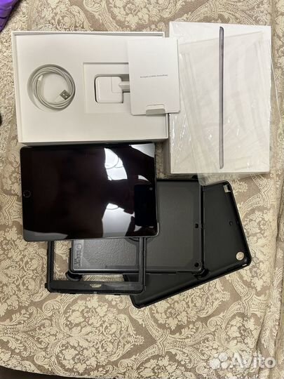 iPad (6th Generation) Wi-Fi + Cellular32gd