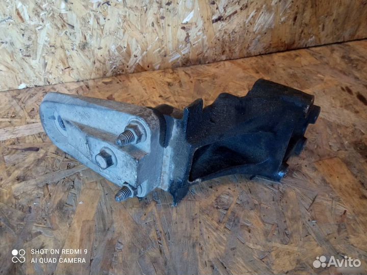 Кронштейн опоры двигателя правый Chevrolet Lacetti
