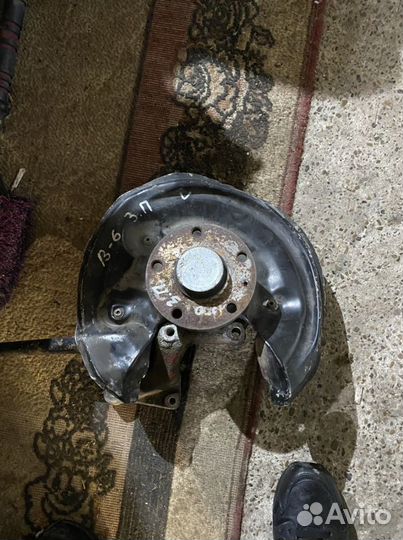 Кулак поворотный задний правый passat б6