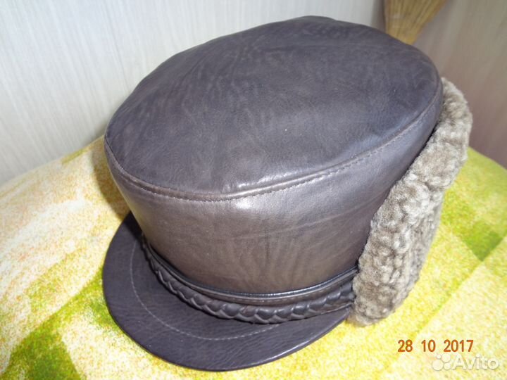 Шапка кожаная с отделкой из овчины