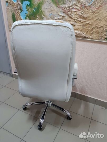 Компьютерное кресло белое бу