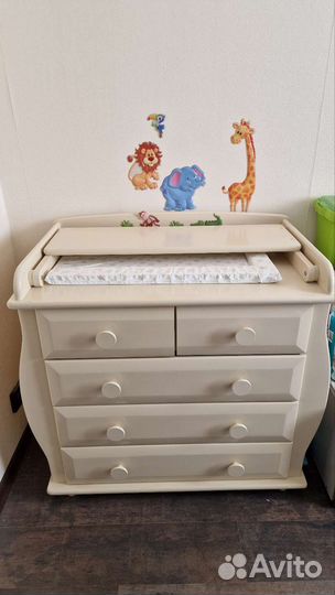 Детская кровать и комод