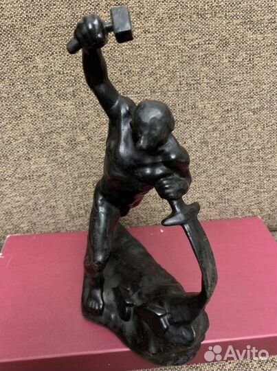 Статуэтка перекуем мечи на оралы