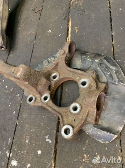 Volvo xc90 кулак передний цапфа