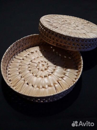 Шкатулка, вазочки плетенные