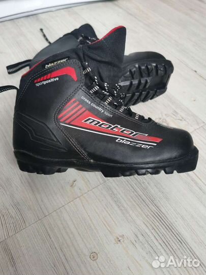 Лыжные ботинки р. 35 (22см)