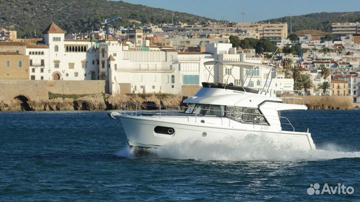 Траулерная яхта Beneteau Swift Trawler 35