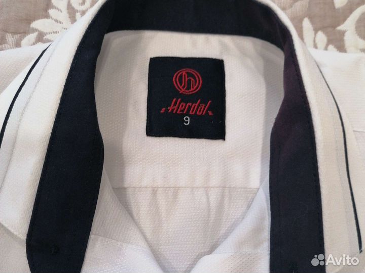 Продам рубашки для мальчика 128-134