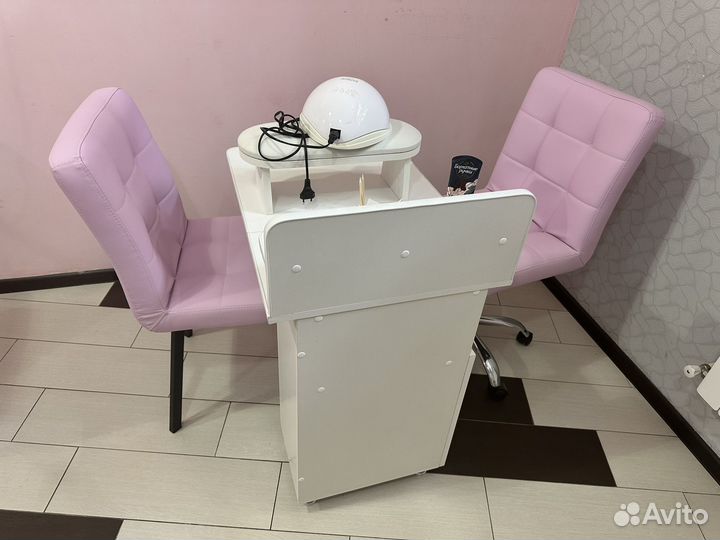 Маникюрный стол
