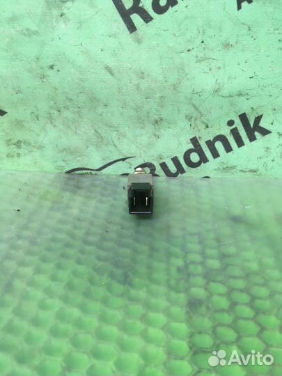 Датчик положения педали тормоза Nissan Bluebird (U