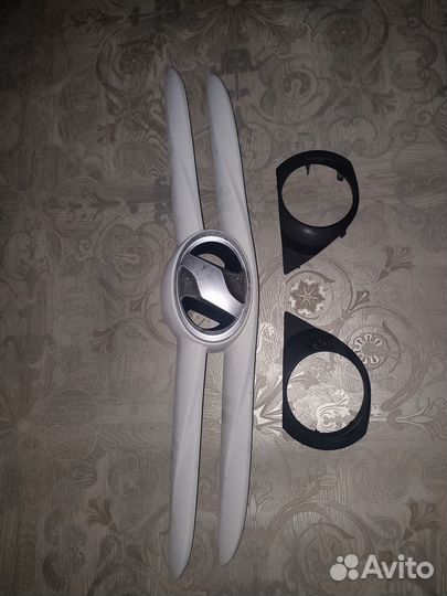 Подкрылок правый Тойота вв, решётка радиатора