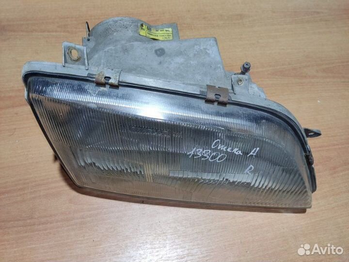 Фара правая Opel Omega A универсал 2.0 1989