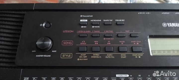 Поодаю синтезатор yamaha PSR-E273