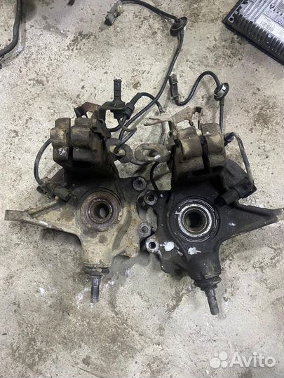 Кулак Пежо 406 передний правый