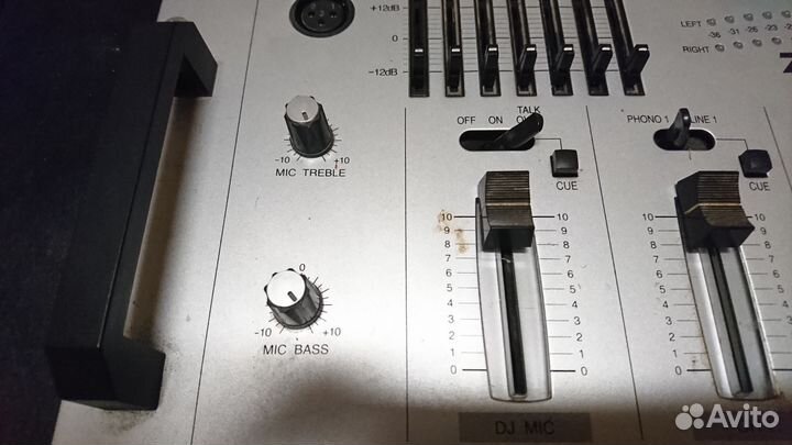 Диджейский микшерский пульт