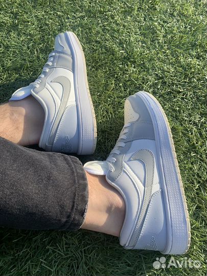 Кроссовки Nike белые
