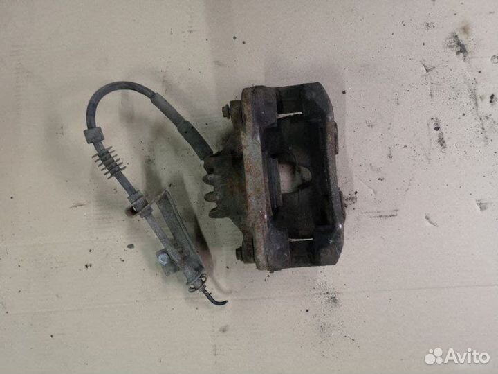 Суппорт передний правый Peugeot 308