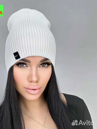 Женская шапка классическая