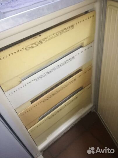 Морозильные камеры, много