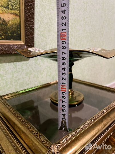 Ваза для фруктов на ножке