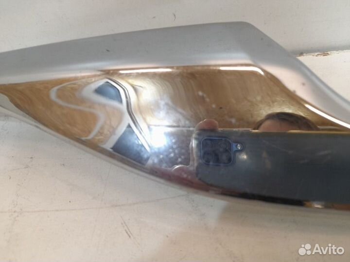 Накладка спойлера передняя правая Toyota Land