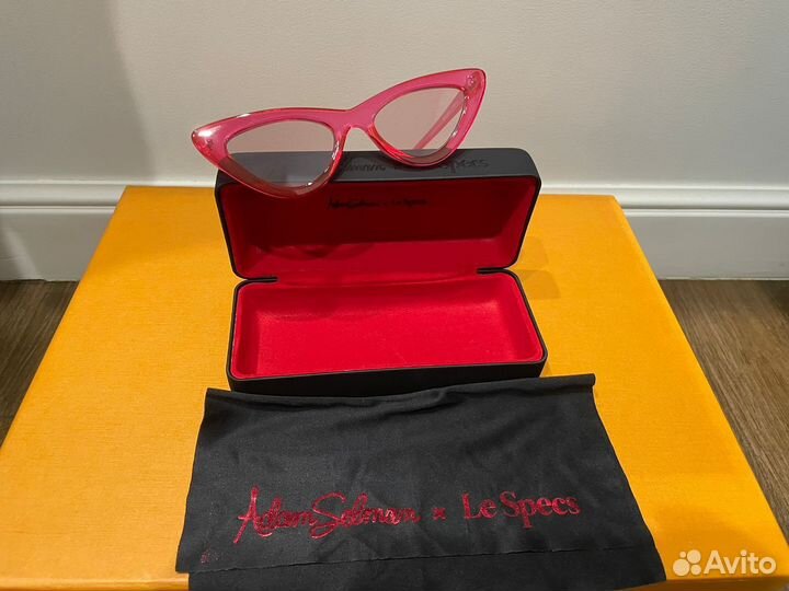 Солнцезащитные очки