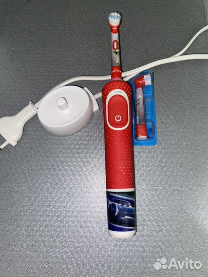 Электрическая зубная щетка новая