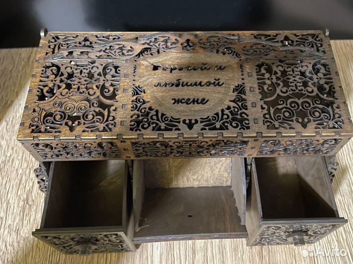 Шкатулка для украшений из дерева