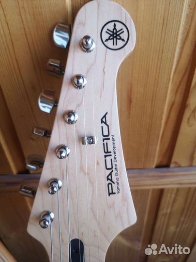 Электрогитара Yamaha Pacifica 012
