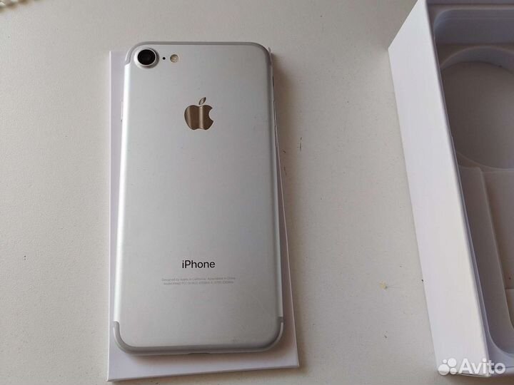 Телефон iPhone 7